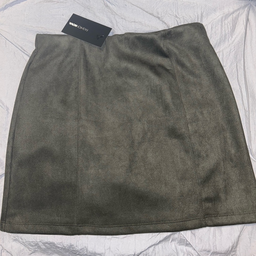 Skirt - Picture 2 of 2